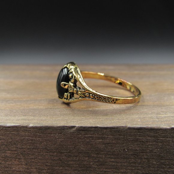 Size 7 Gold Tone Rustic Faux Black Stone Band Ring - Picture 3 of 6